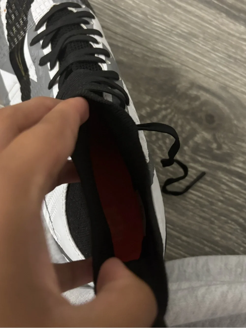 Football/soccer cleats